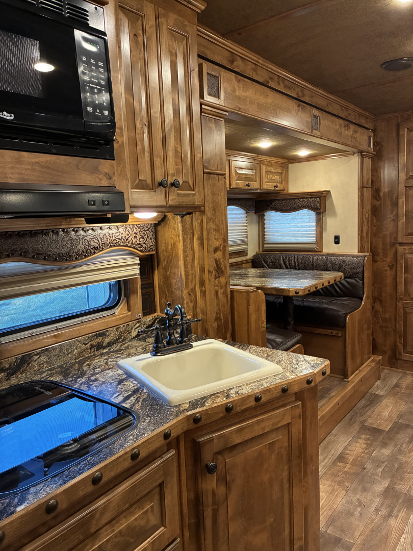 Used 2020 4-Star 3 Horse 15' Living Quarter Horse Trailer