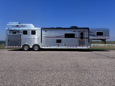 Used 2020 4-Star 3 Horse 15' Living Quarter Horse Trailer