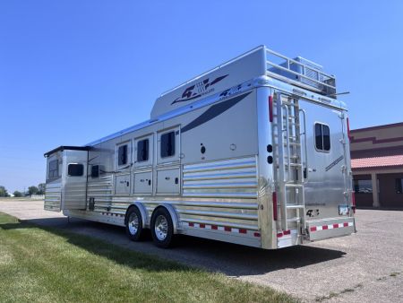 Used 2020 4-Star 3 Horse 15' Living Quarter Horse Trailer