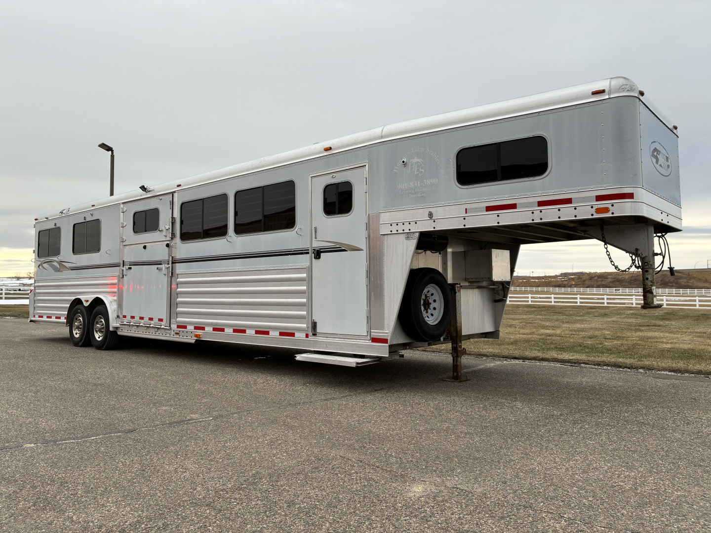 Used 2007 4-Star 6-7 Head to Head Horse Trailer
