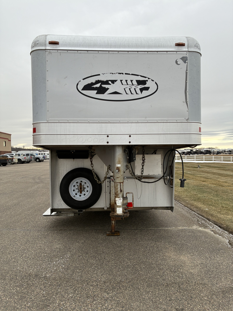 Used 2007 4-Star 6-7 Head to Head Horse Trailer