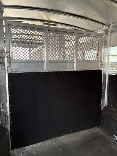 Used 2007 4-Star 6-7 Head to Head Horse Trailer