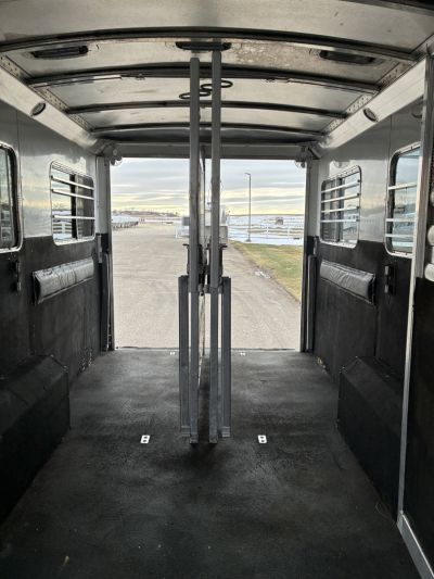 Used 2007 4-Star 6-7 Head to Head Horse Trailer