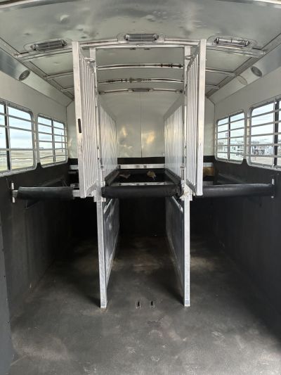 Used 2007 4-Star 6-7 Head to Head Horse Trailer