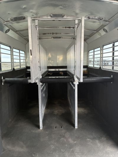 Used 2007 4-Star 6-7 Head to Head Horse Trailer