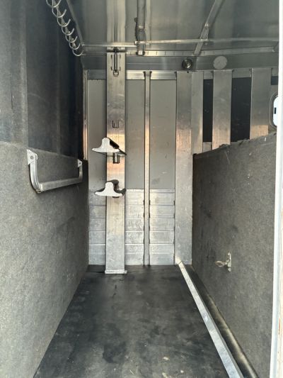 Used 2007 4-Star 6-7 Head to Head Horse Trailer