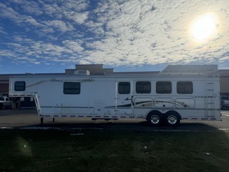 Used 2004 Bison Trailers 4H LQ Stratus Horse Trailer