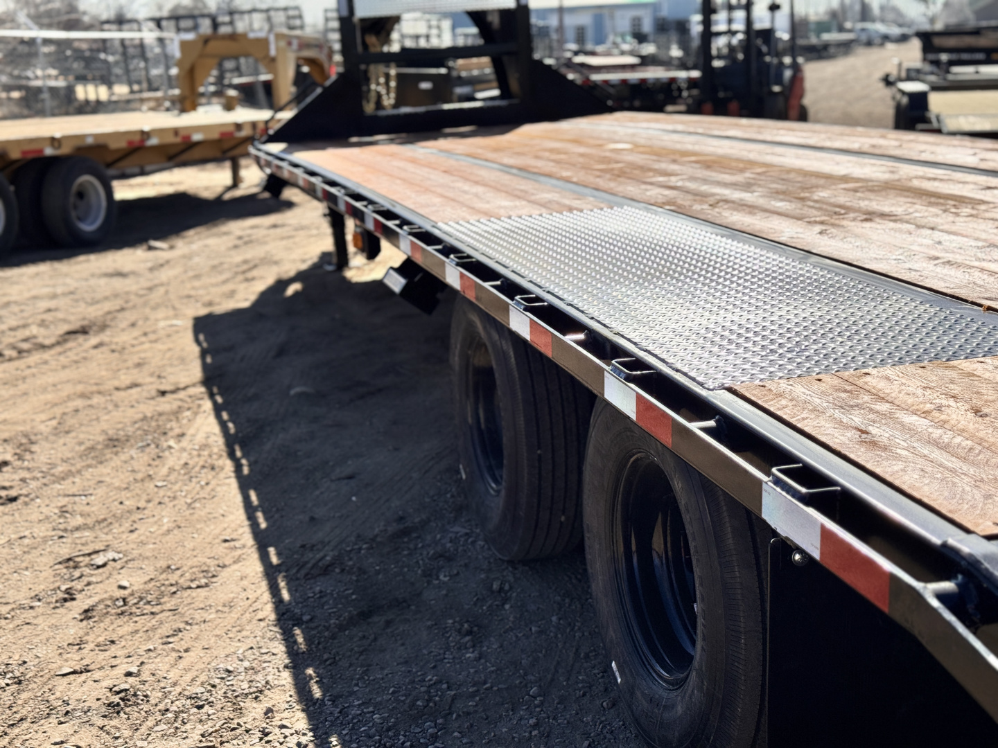 New 2026 Southland Trailers 8.5-32 Engineered Beam Gooseneck Deckover Equipment Hauler W/ 6' Max Ramps and HDSS 25K GVWR
