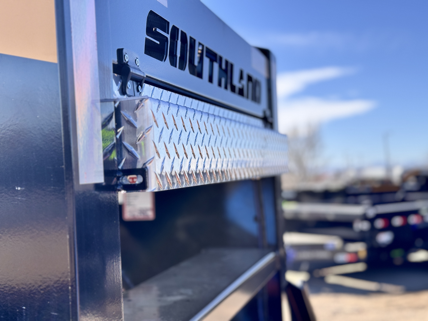 New 2026 Southland Trailers 8.5-32 Engineered Beam Gooseneck Deckover Equipment Hauler W/ 6' Max Ramps and HDSS 25K GVWR