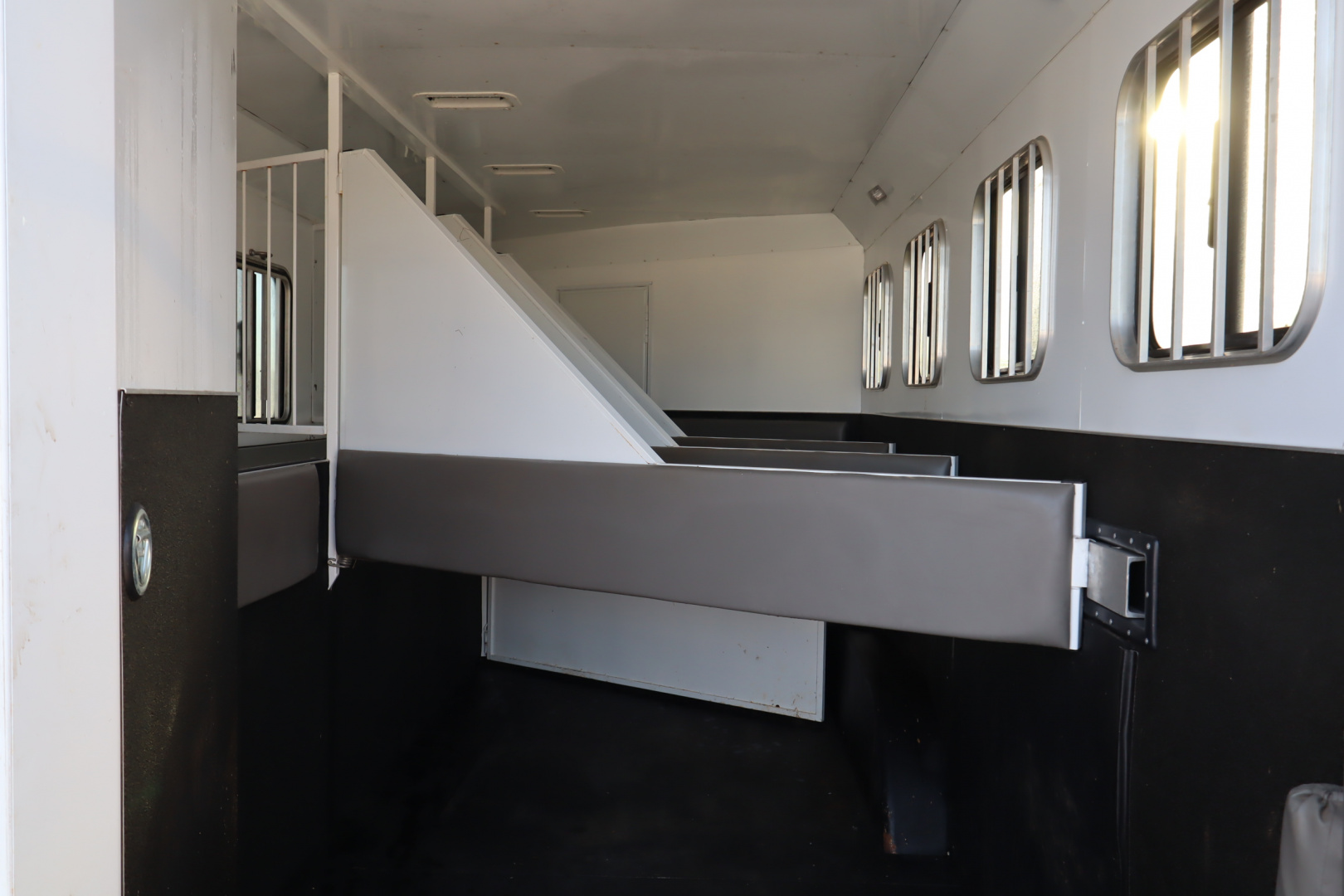 Used 2014 Bison Trailers 4Horse LQ Horse Trailer