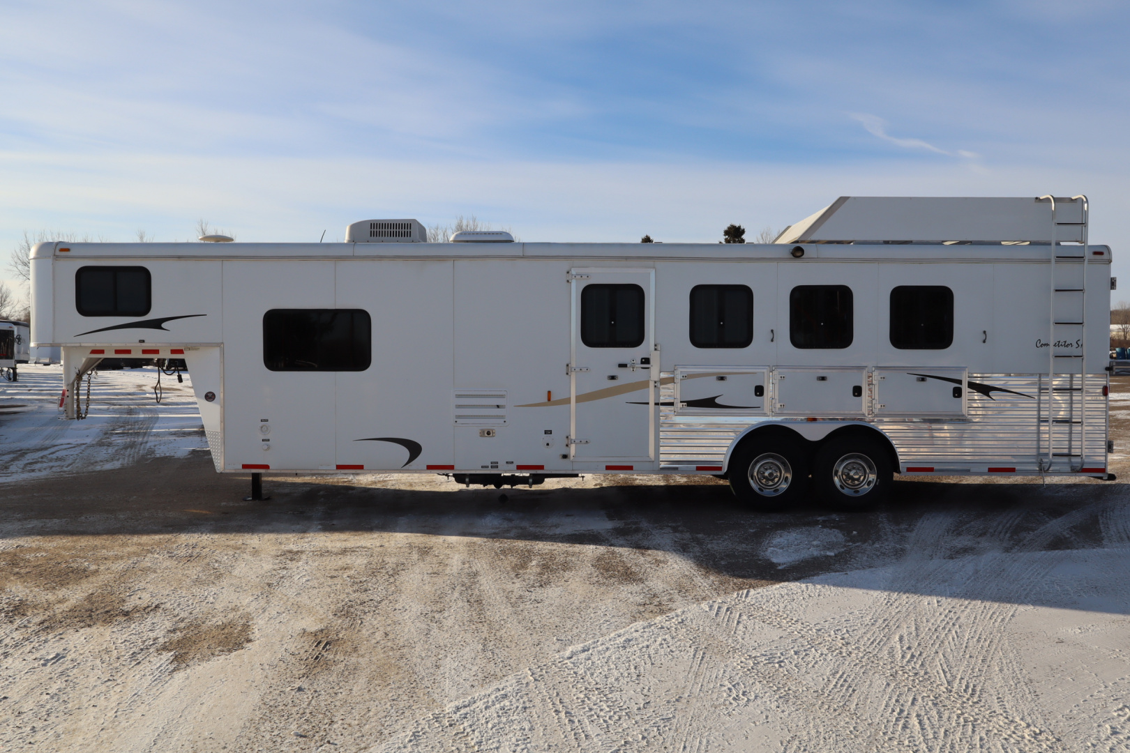 Used 2014 Bison Trailers 4Horse LQ Horse Trailer