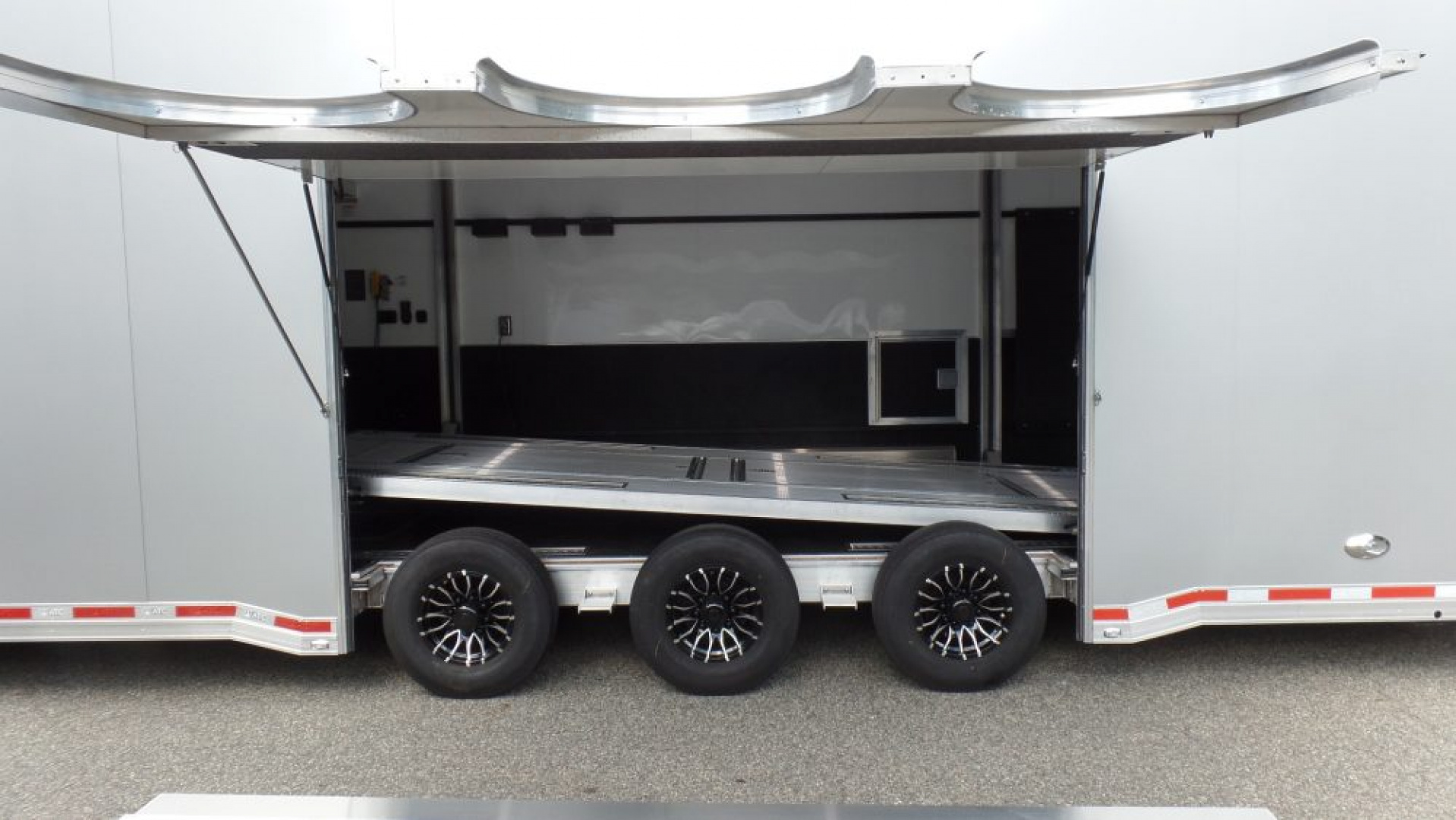 New 2025 ATC CUSTOM / 30FT Stacker