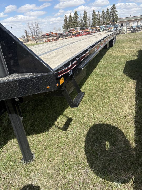Used 2024 Diamond C Trailers 44’ hydraulic dovetail Flatbed Trailer