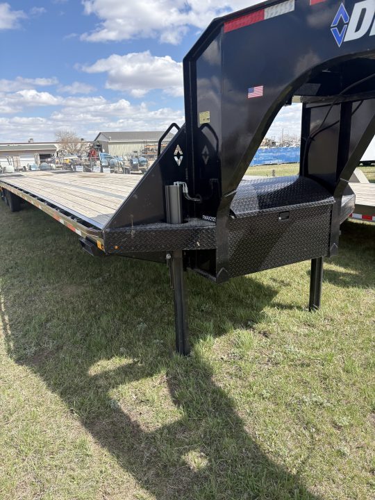 Used 2024 Diamond C Trailers 44’ hydraulic dovetail Flatbed Trailer