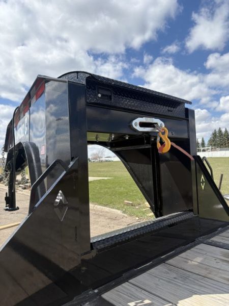Used 2024 Diamond C Trailers 44’ hydraulic dovetail Flatbed Trailer