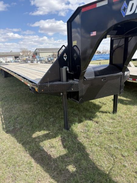 Used 2024 Diamond C Trailers 44’ hydraulic dovetail Flatbed Trailer