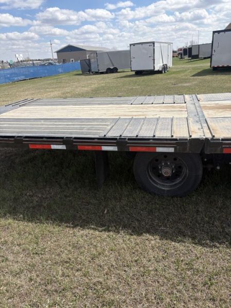 Used 2024 Diamond C Trailers 44’ hydraulic dovetail Flatbed Trailer