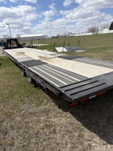 Used 2024 Diamond C Trailers 44’ hydraulic dovetail Flatbed Trailer