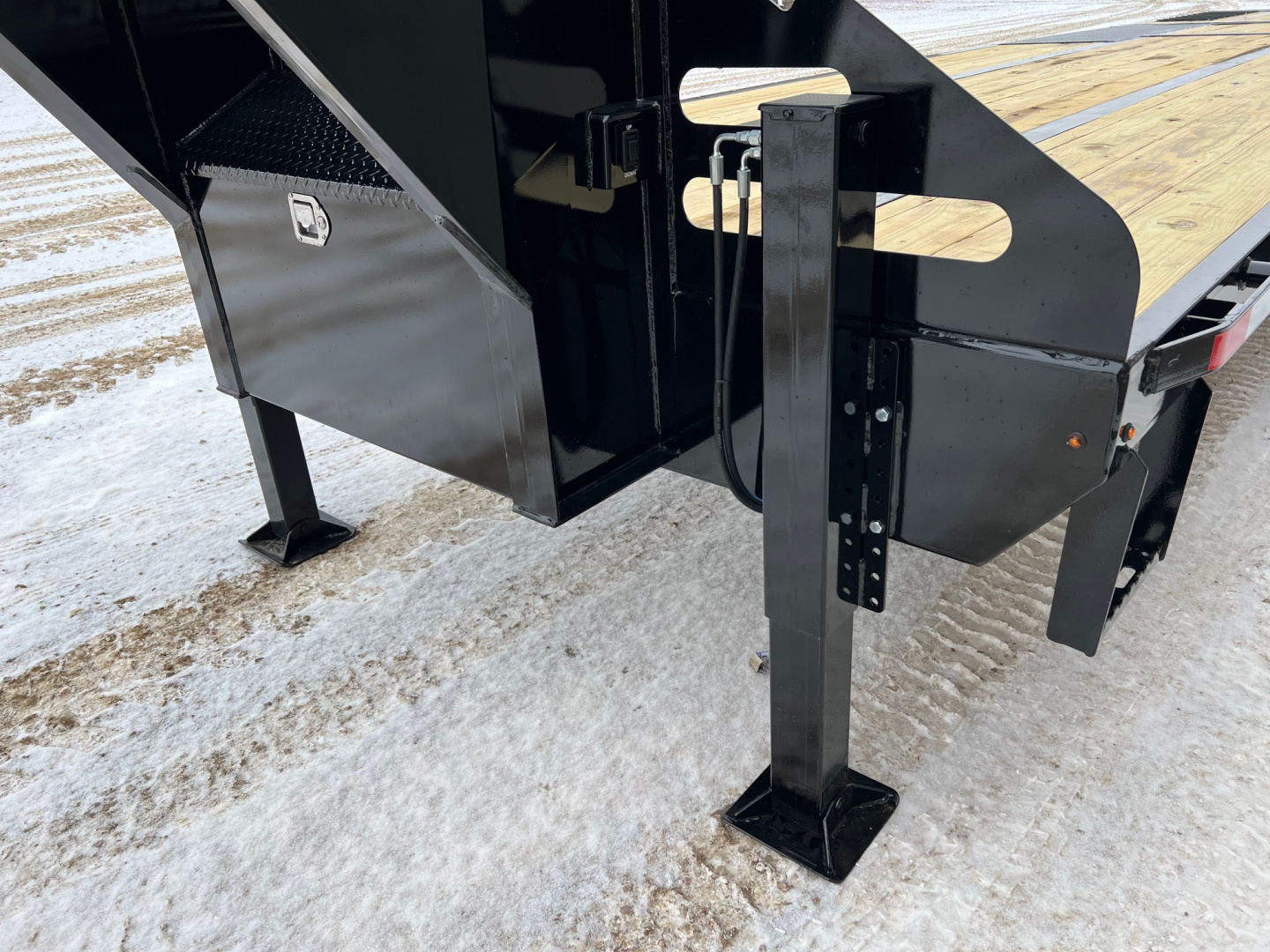 New 2026 Midsota 36' Gooseneck Hydraulic Tail Flatbed Trailer