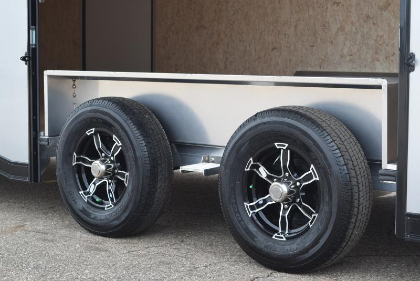 9×24 Car Hauler Trailer photo 8