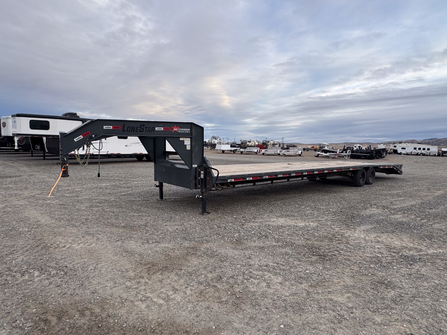 Used 2023 LoneStar Trailer 40' GN FLATBED (14k GVW)