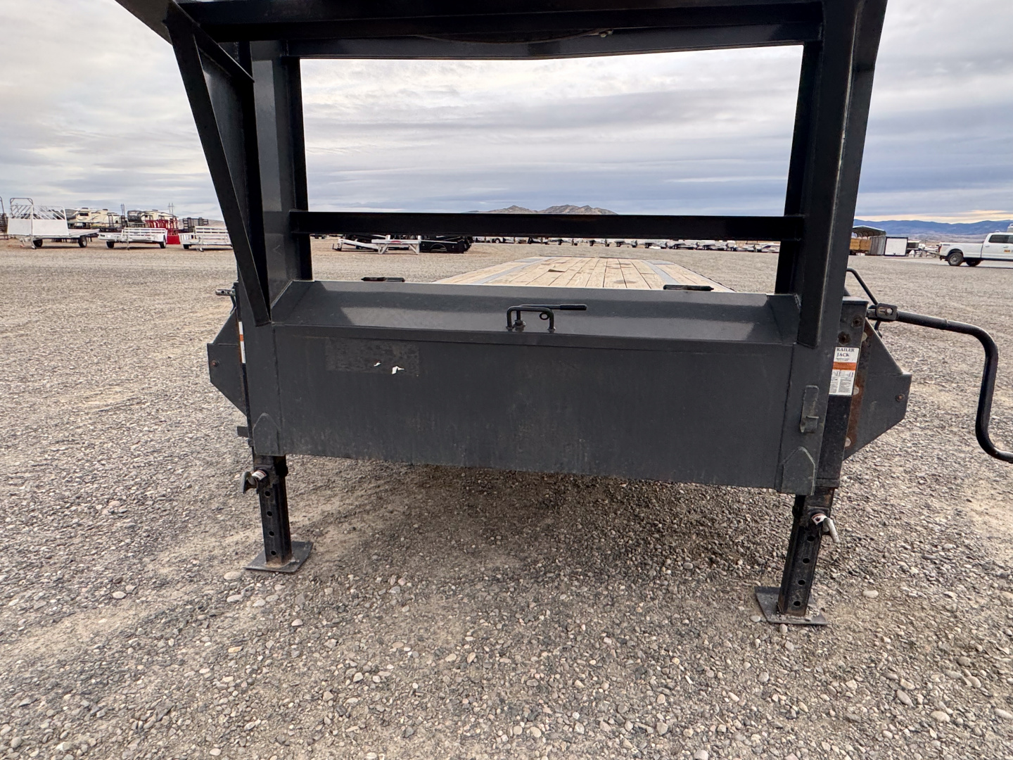 Used 2023 LoneStar Trailer 40' GN FLATBED (14k GVW)