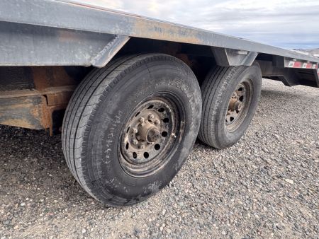 Used 2023 LoneStar Trailer 40' GN FLATBED (14k GVW)