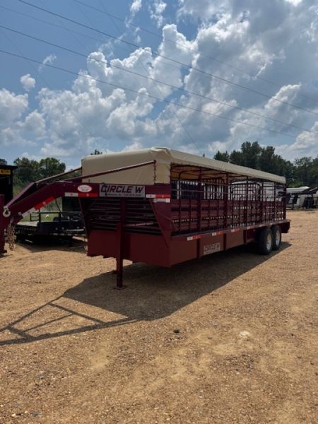 New 2025 Circle W 24' GN LIVESTOCK