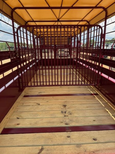 New 2025 Circle W 24' GN LIVESTOCK