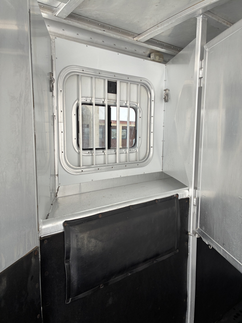 Used 2003 Exiss Trailers XT/316 LQ Horse Trailer