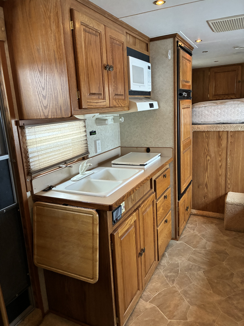 Used 2003 Exiss Trailers XT/316 LQ Horse Trailer