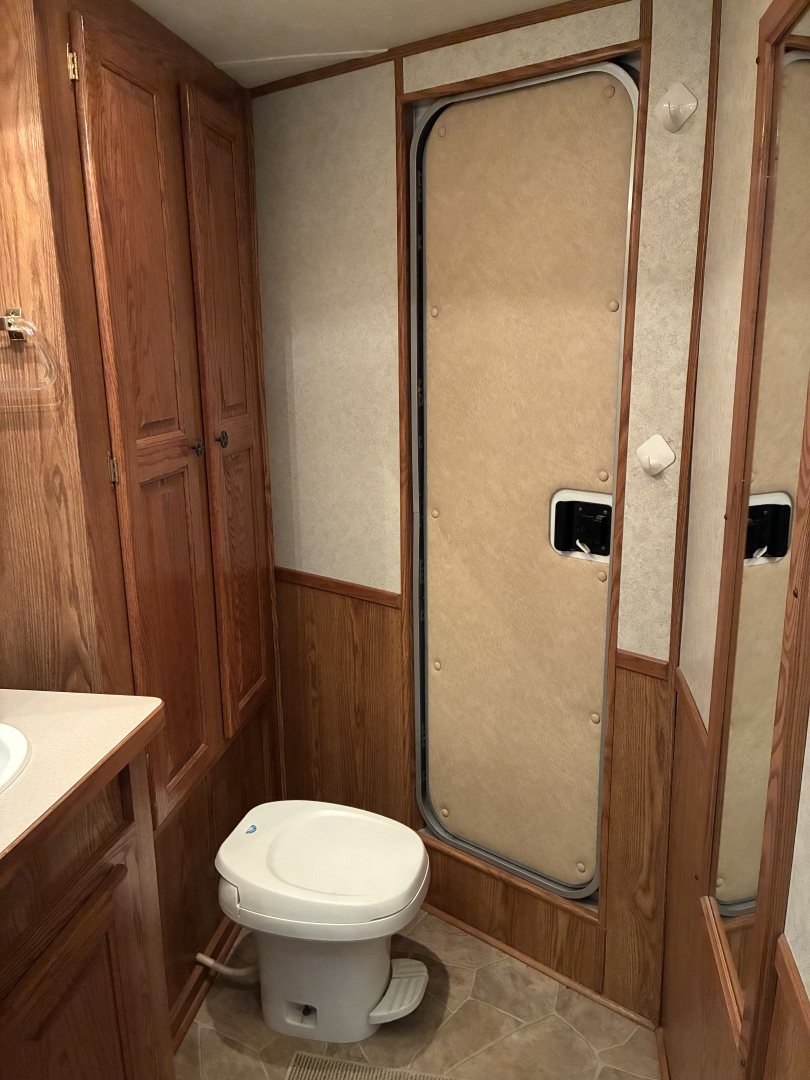Used 2003 Exiss Trailers XT/316 LQ Horse Trailer