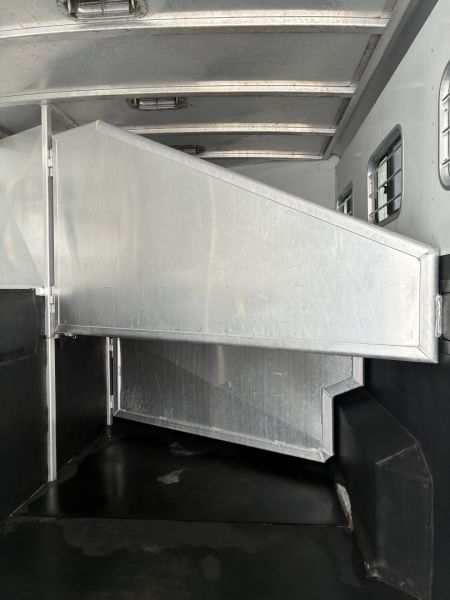Used 2003 Exiss Trailers XT/316 LQ Horse Trailer
