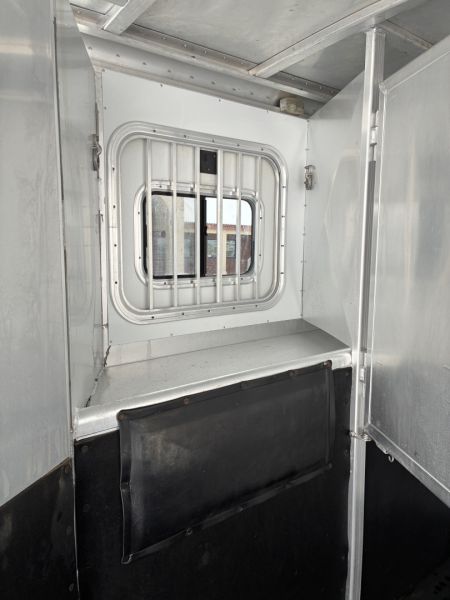 Used 2003 Exiss Trailers XT/316 LQ Horse Trailer