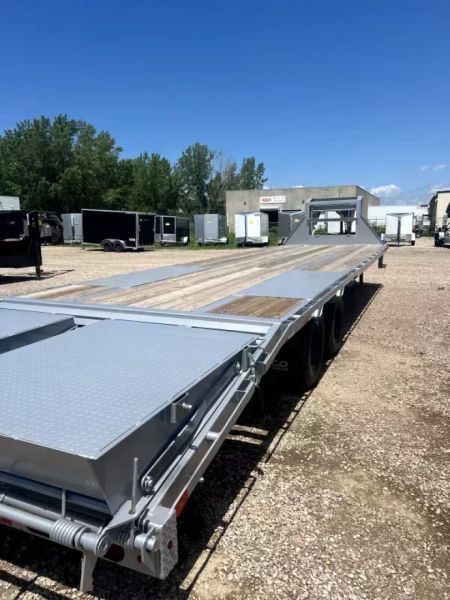New 2026 Delco Trailers 32' Deckover w/Mega Ramps  Gooseneck  Flatbed Trailer
