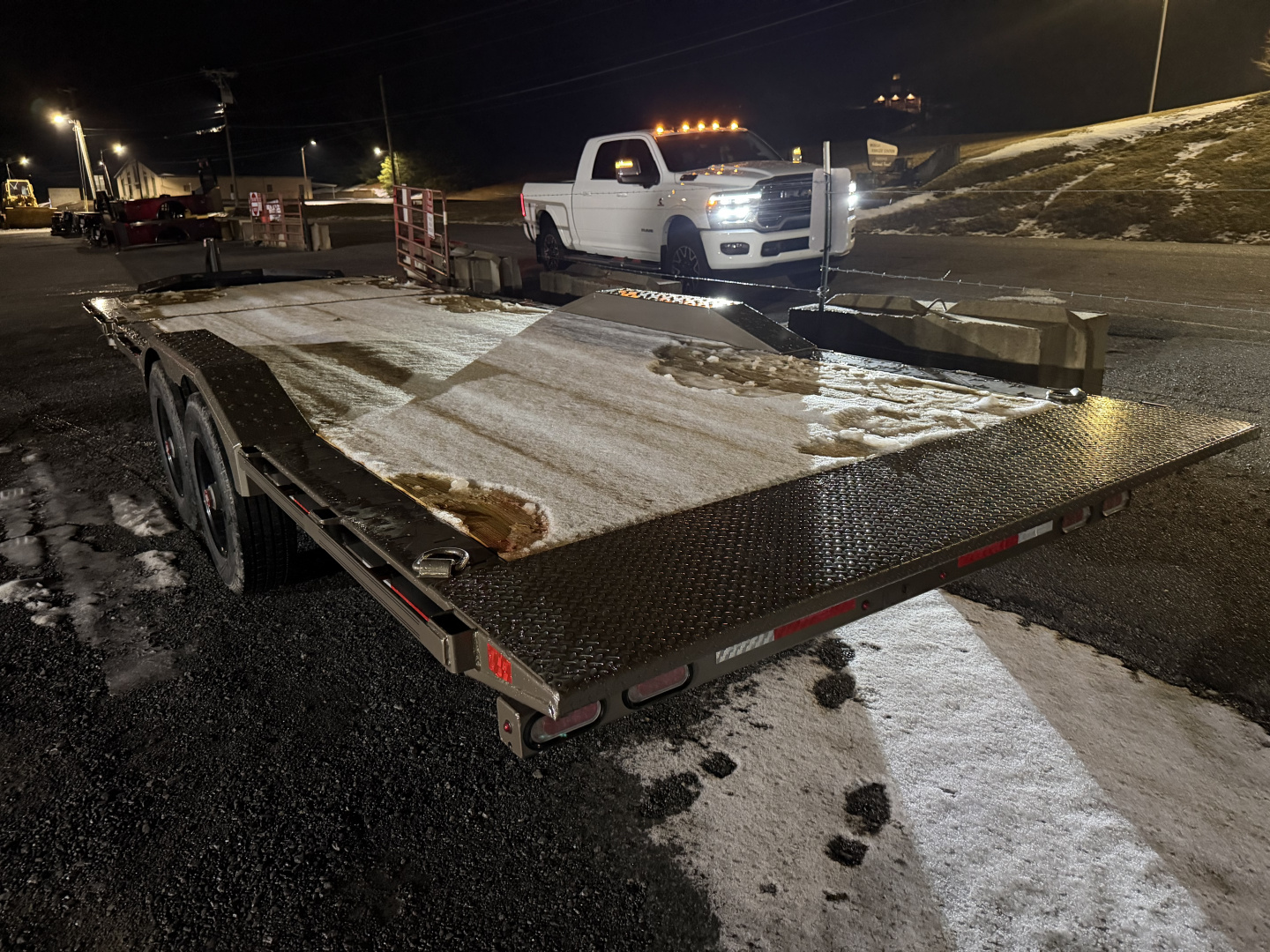 New 2026 Diamond C HXD210 Tilt Trailer 102”X24’ DRIVE OVER FENDERS TILT TRAILER HYDRO JACK 23K G.V.W.R.