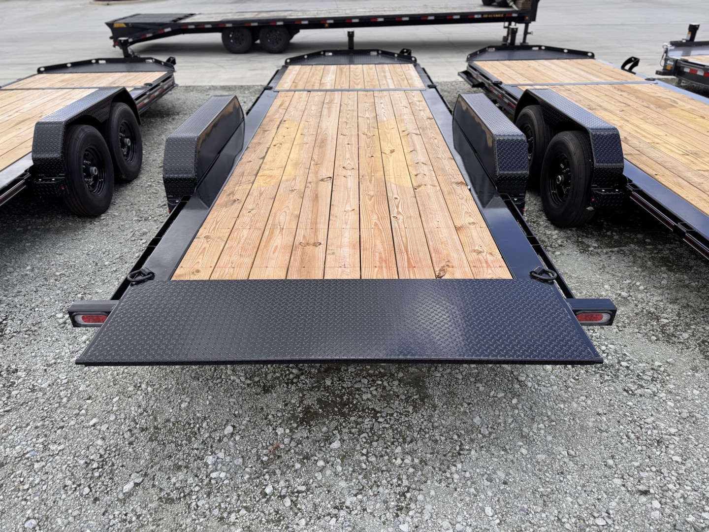 New 2025 Diamond C Trailers