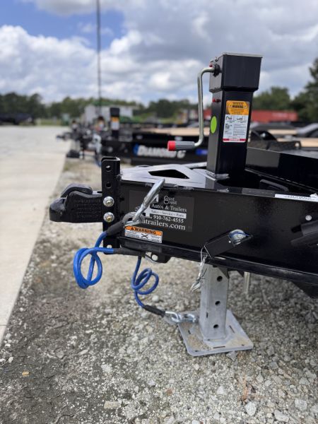 New 2025 Diamond C Trailers