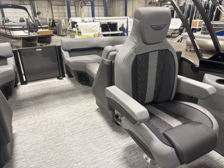 New 2026 Bennington 22' M Series Fastback Tri-toon Boat