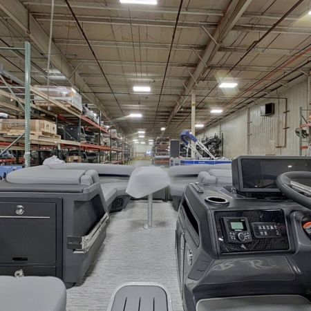 New 2026 Bennington 22' M Series Fastback Tri-toon Boat