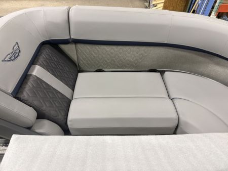 New 2026 Bennington 22' M Series Fastback Tri-toon Boat