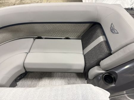 New 2026 Bennington 22' M Series Fastback Tri-toon Boat