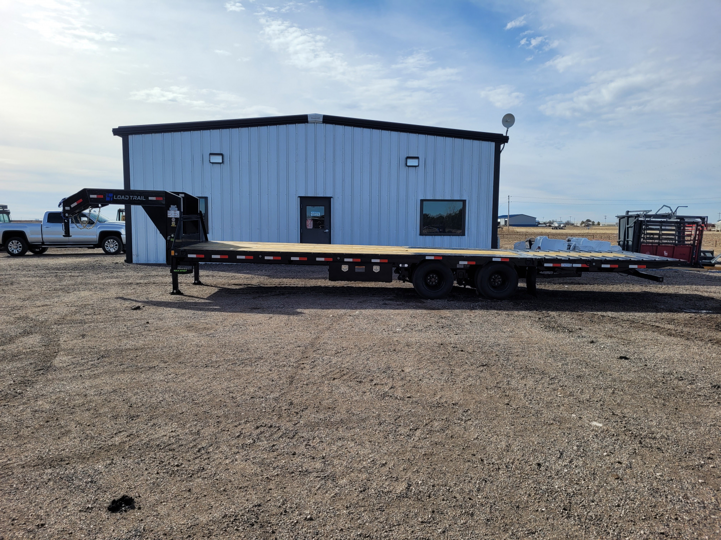New 2026 Load Trail 102"x32' Gooseneck Hyd Dovetail Trailer