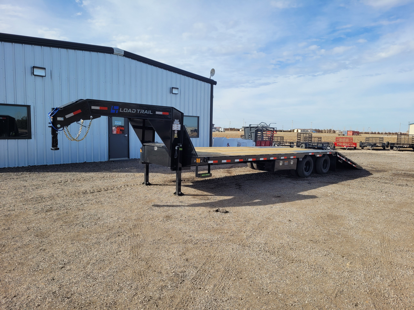 New 2026 Load Trail 102"x32' Gooseneck Hyd Dovetail Trailer