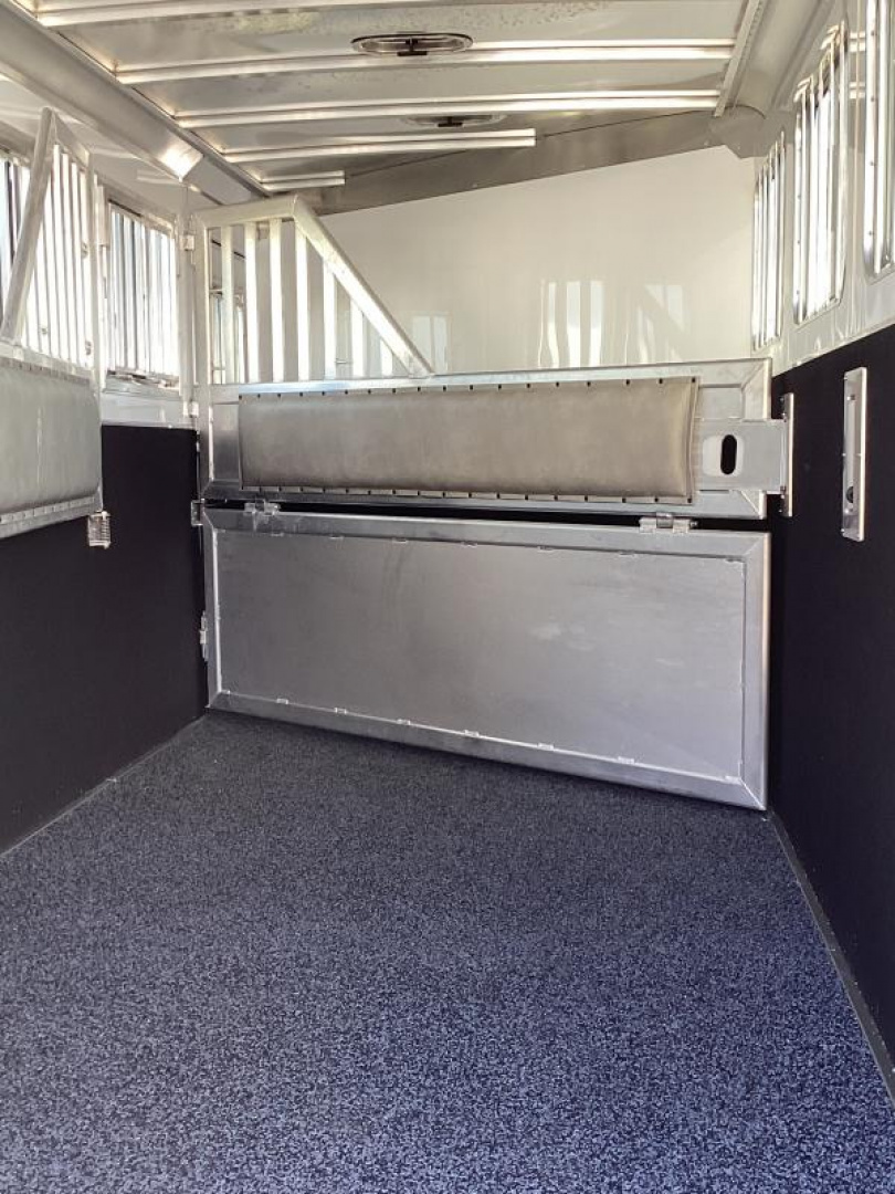 New BELOW COST! 2024 Featherlite 9600-7472 4 Horse Trailer-Swing Out Saddle Rack-Stud Divider-Screen Door-Easy Care Flooring