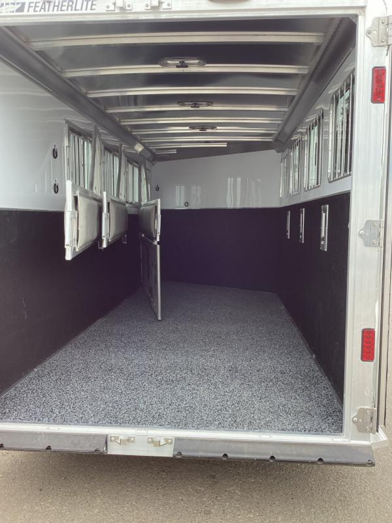 New BELOW COST! 2024 Featherlite 9600-7472 4 Horse Trailer-Swing Out Saddle Rack-Stud Divider-Screen Door-Easy Care Flooring