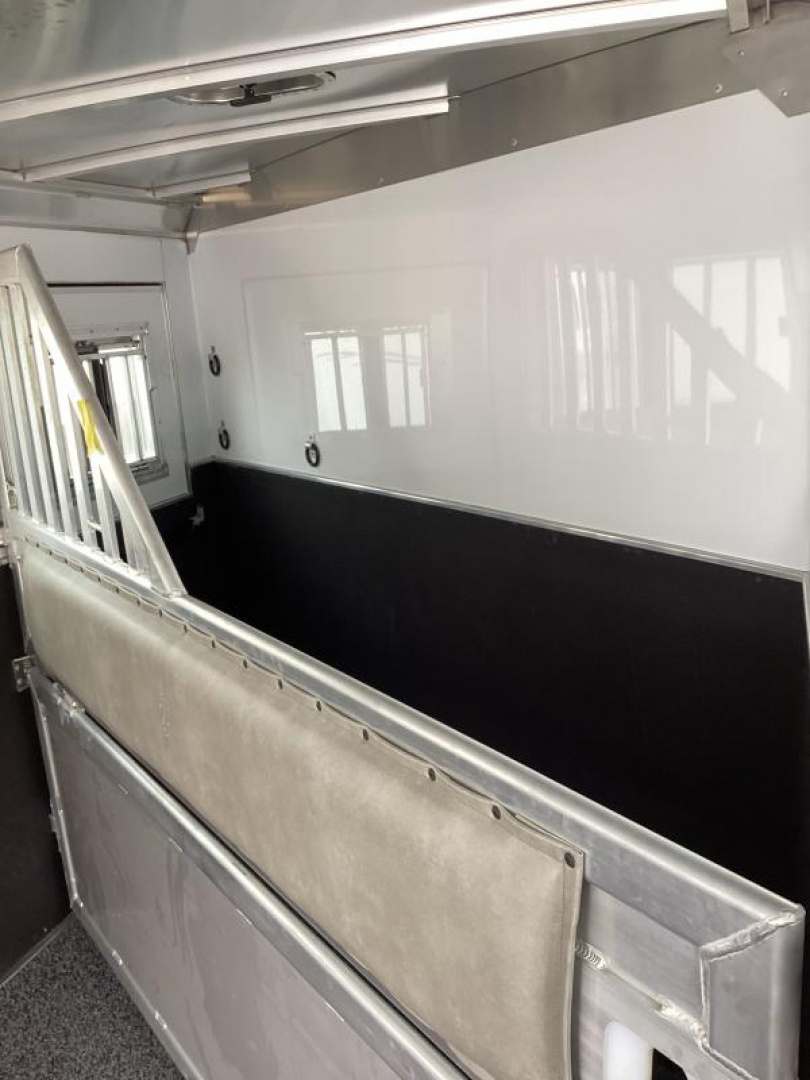 New BELOW COST! 2024 Featherlite 9600-7472 4 Horse Trailer-Swing Out Saddle Rack-Stud Divider-Screen Door-Easy Care Flooring