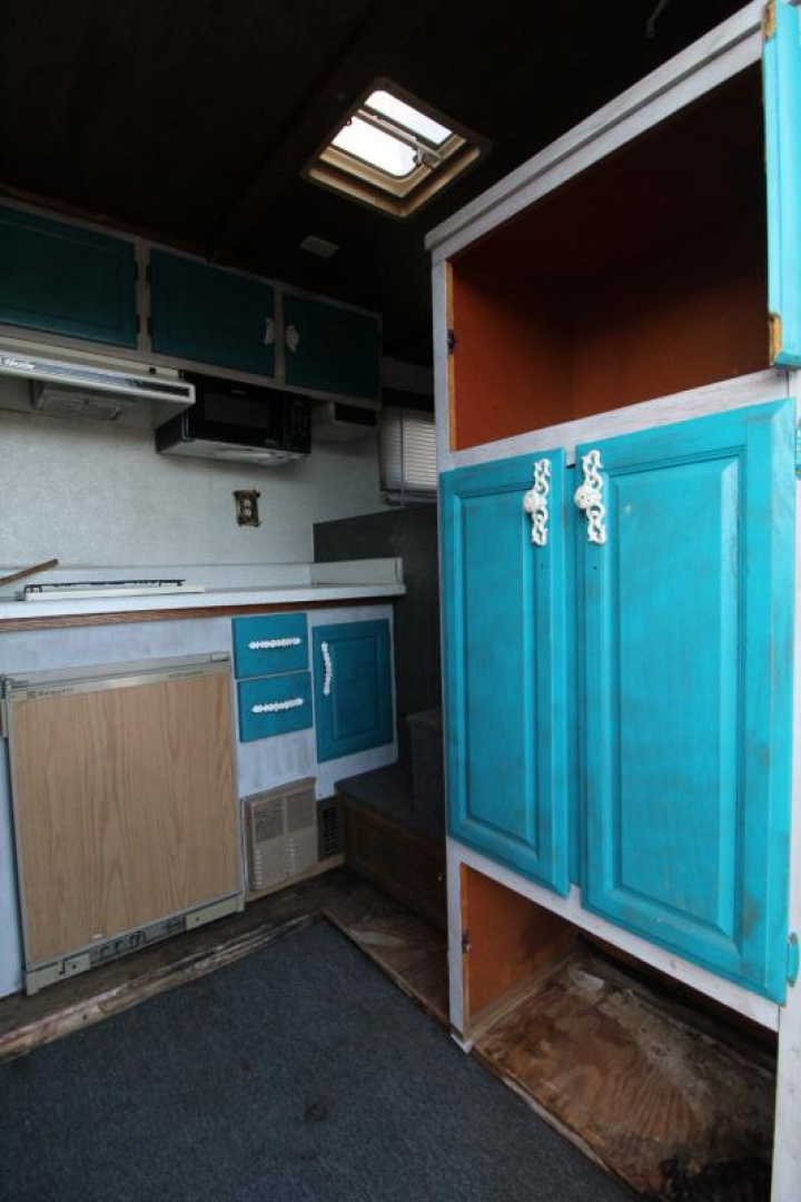 Used 1995 Sundowner GN Weekender 4 Horse Aluminum Trailer