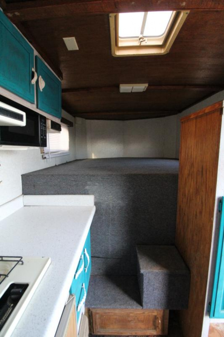 Used 1995 Sundowner GN Weekender 4 Horse Aluminum Trailer