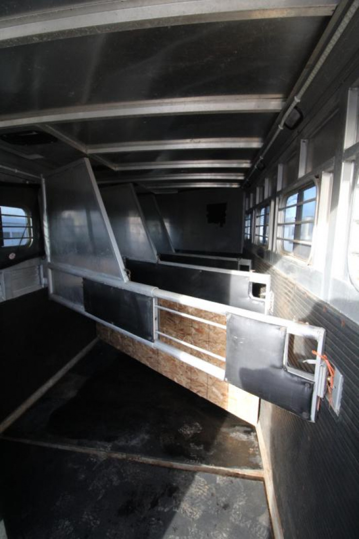 Used 1995 Sundowner GN Weekender 4 Horse Aluminum Trailer